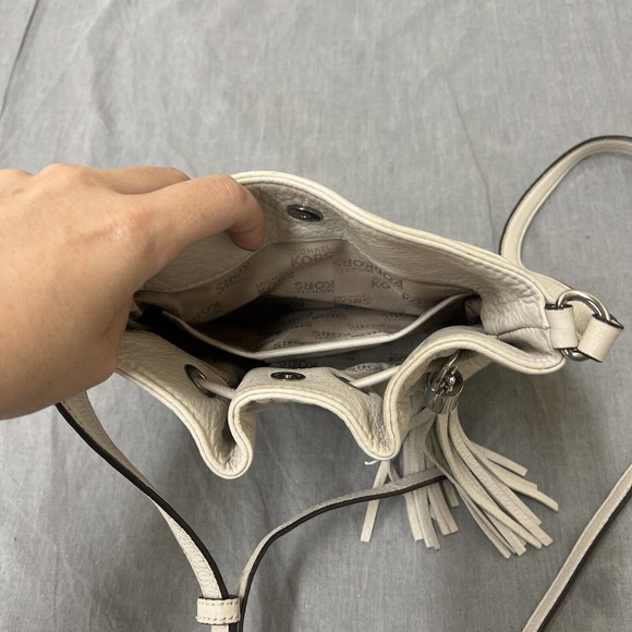 Michael Kors Off-White Soft Pebbled Leather Crossbody Purse W/Tassel FS Charity - Picture 11 of 11